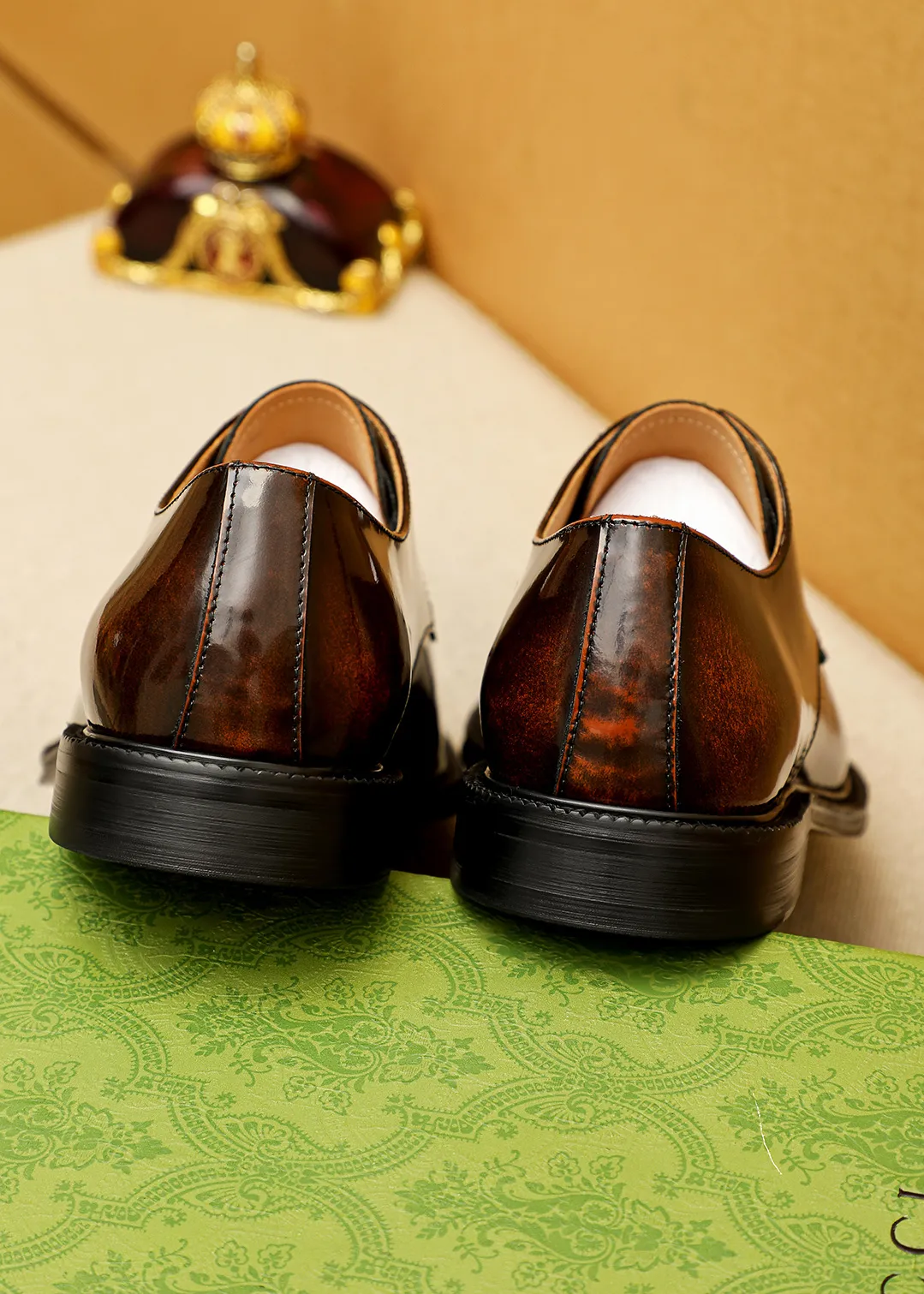 Men's shoes 💰520 💐 Product trademark: GUCCI "Gucci" business leather shoes Regular size: 38-44 (45.46🉑️customized) Product materials: Selected imported first-layer open-edge beaded cowhide leather upper, imported water-dyed cowhide leather lining. Strong three-dimensional visual effect, original outsole Color: 4⃣️colors available